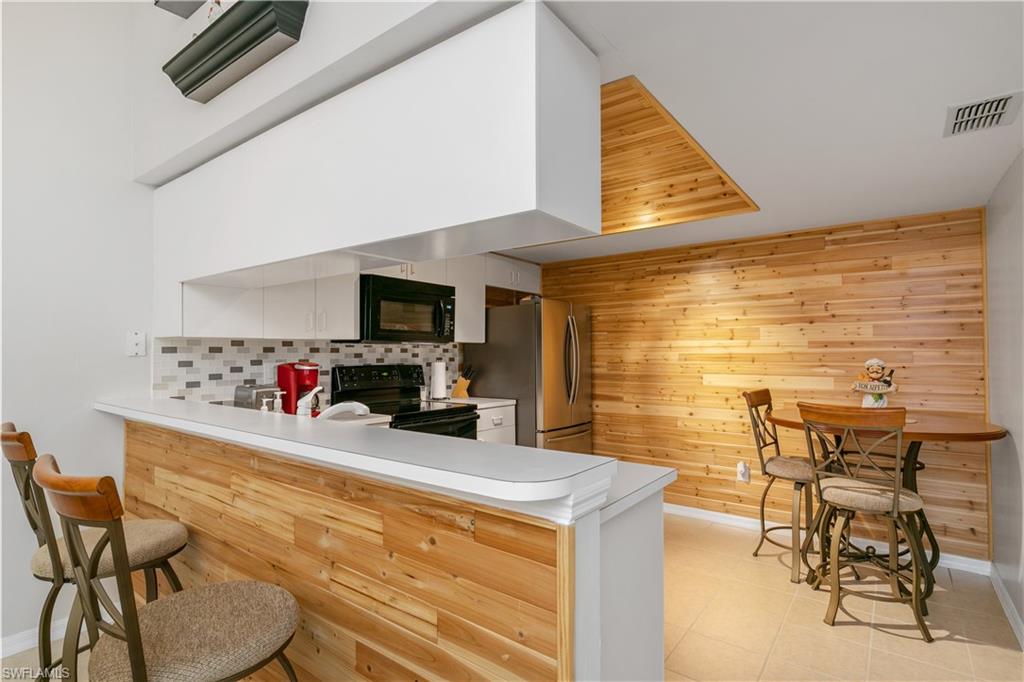 PALM LAKES - Residential