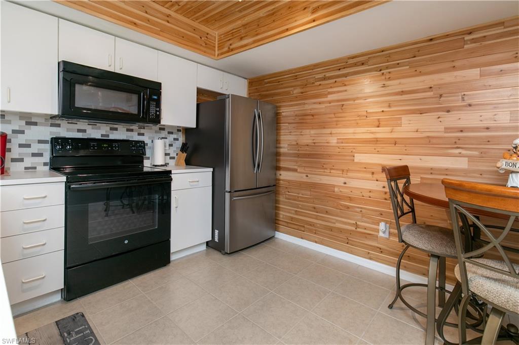 PALM LAKES - Residential