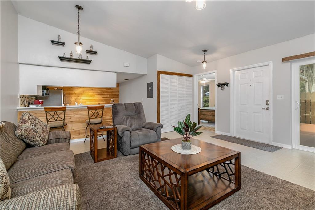 PALM LAKES - Residential