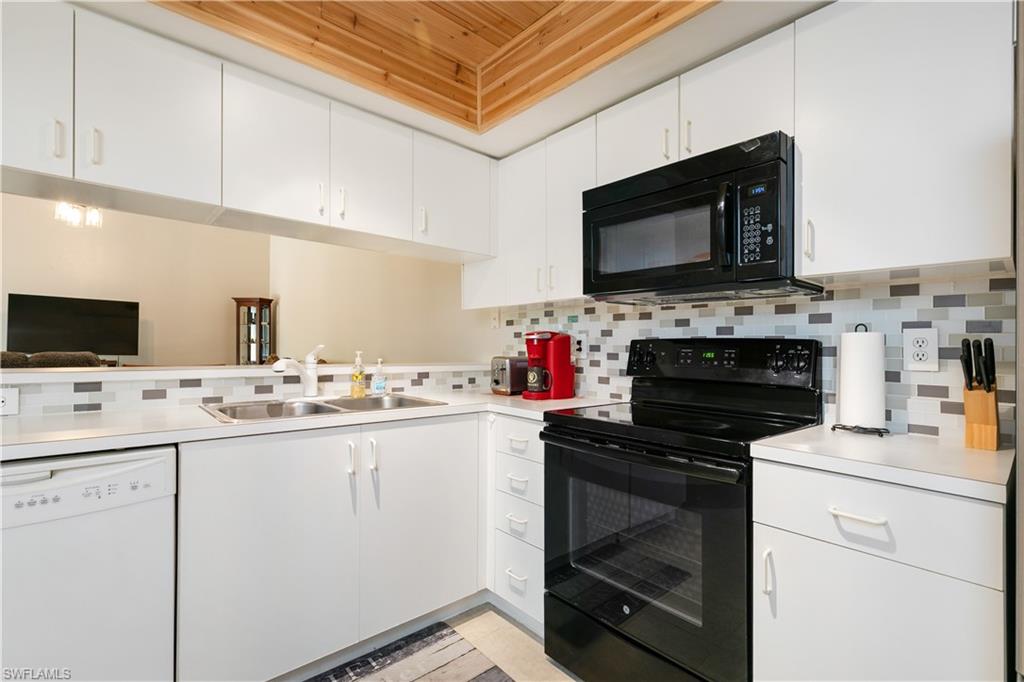 PALM LAKES - Residential