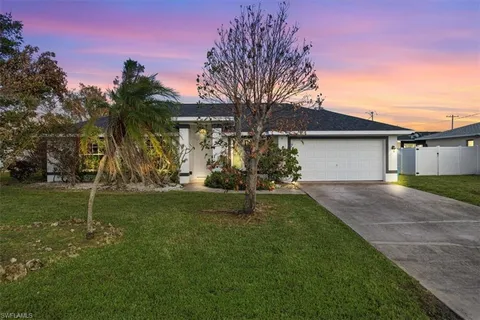 3137 SE 8th Pl, Cape Coral, FL 33904 - #: 224085692