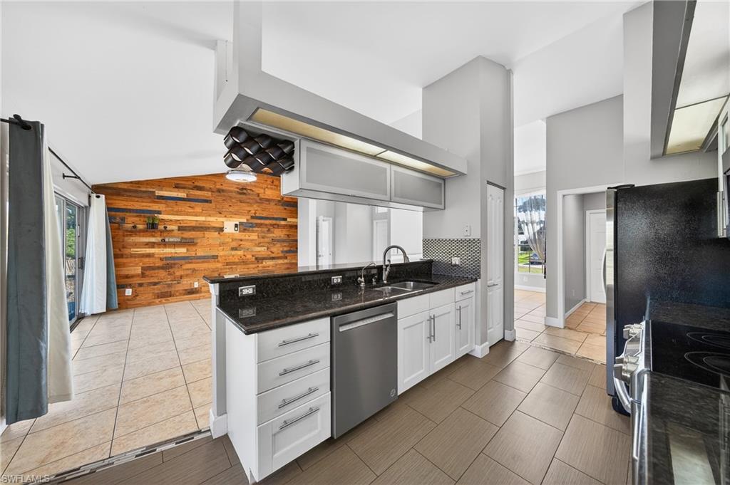 SAN CARLOS PARK - Residential