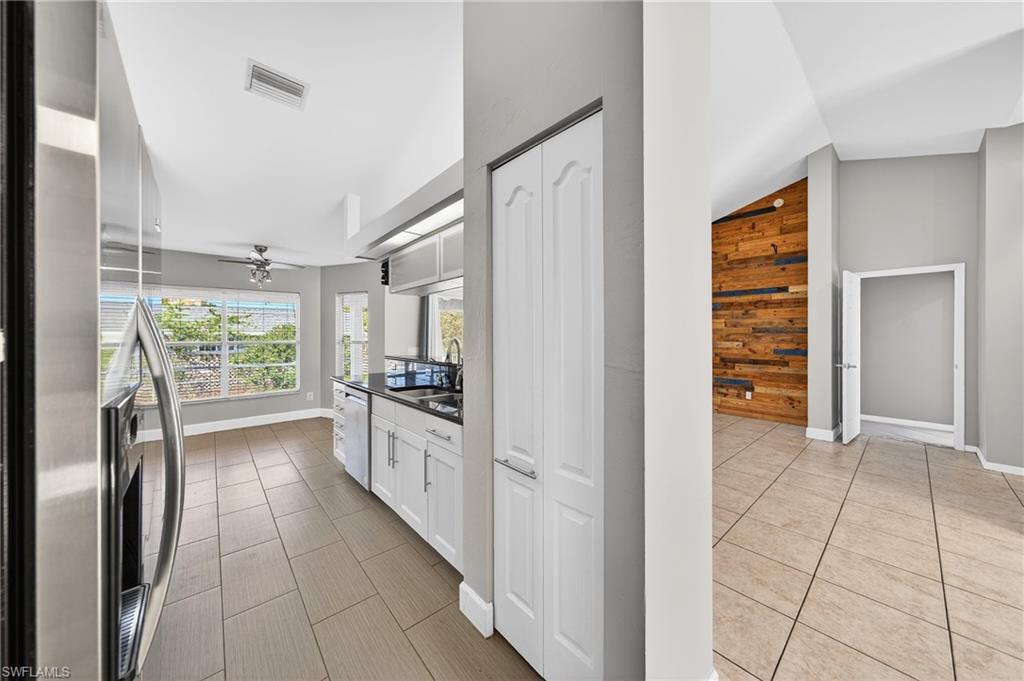 SAN CARLOS PARK - Residential