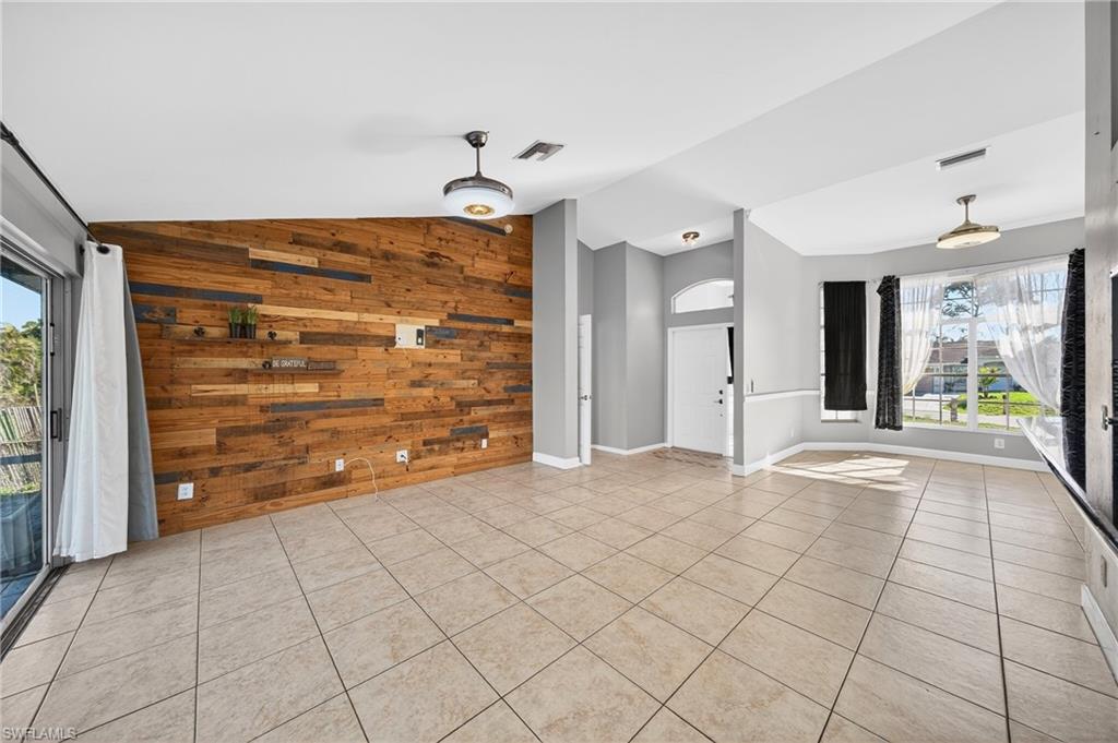 SAN CARLOS PARK - Residential