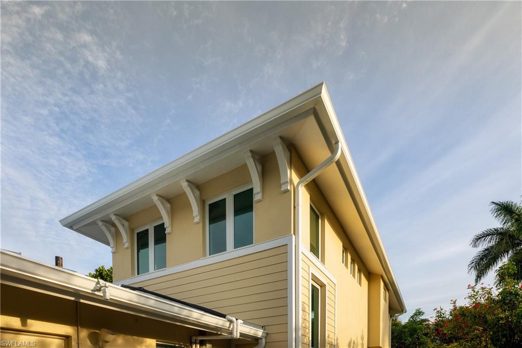 MOORINGS - Residential