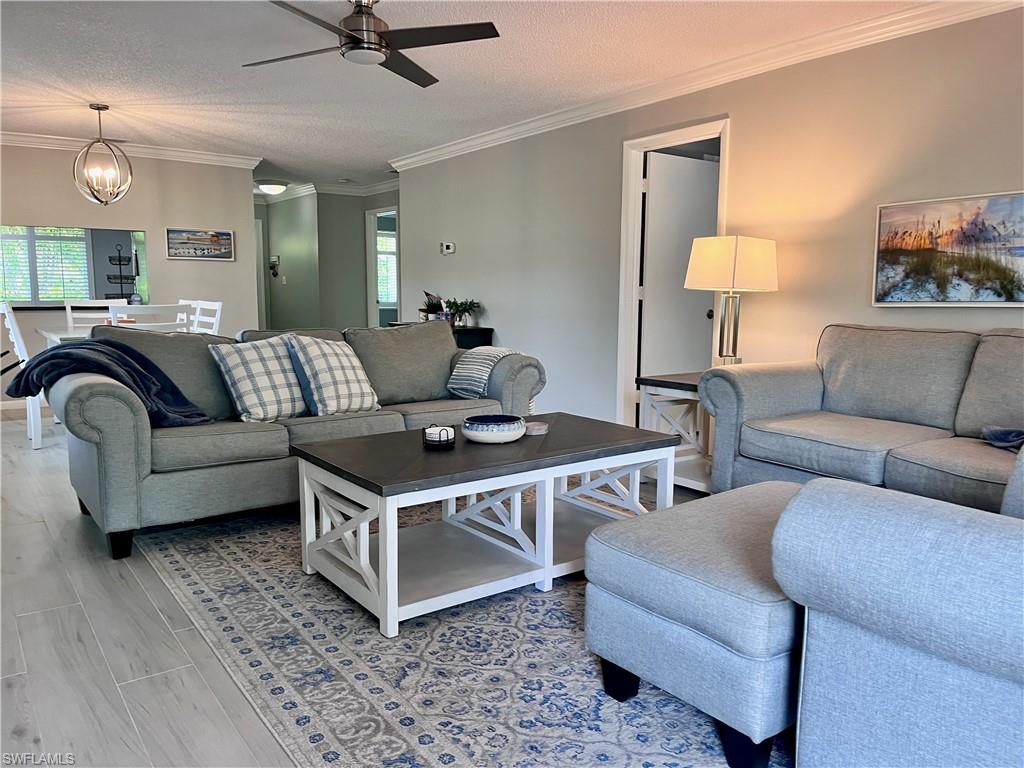 34 Glades BLVD 1461