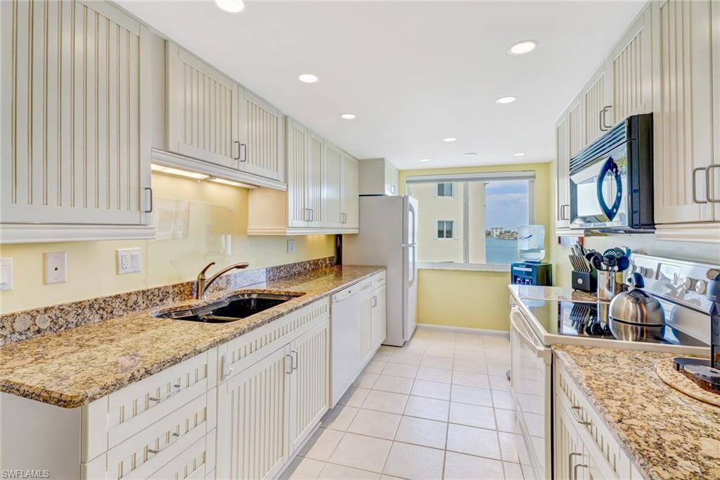 HARBORSIDE WEST - Residential