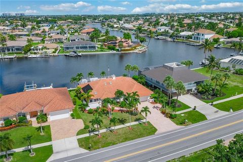 A home in MARCO ISLAND