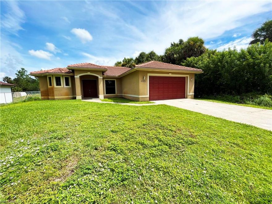 GOLDEN GATE ESTATES - Beautiful single family home in Golden Gate Estates. This 3/2 home has a gorgeous kitchen with granite counter tops, fine wooden cabinetry, and an ice and watering refrigerator.  The home has a large tile throughout with carpet in the bedrooms. The master suite has a jucuzzi tub, walk-in shower and a walk-in closet. You can enjoy the peace and quiet of this 1.14 acre lot from your large screened-in lanai. There is a laundry room with a washer and dryer and a 2 car garage.