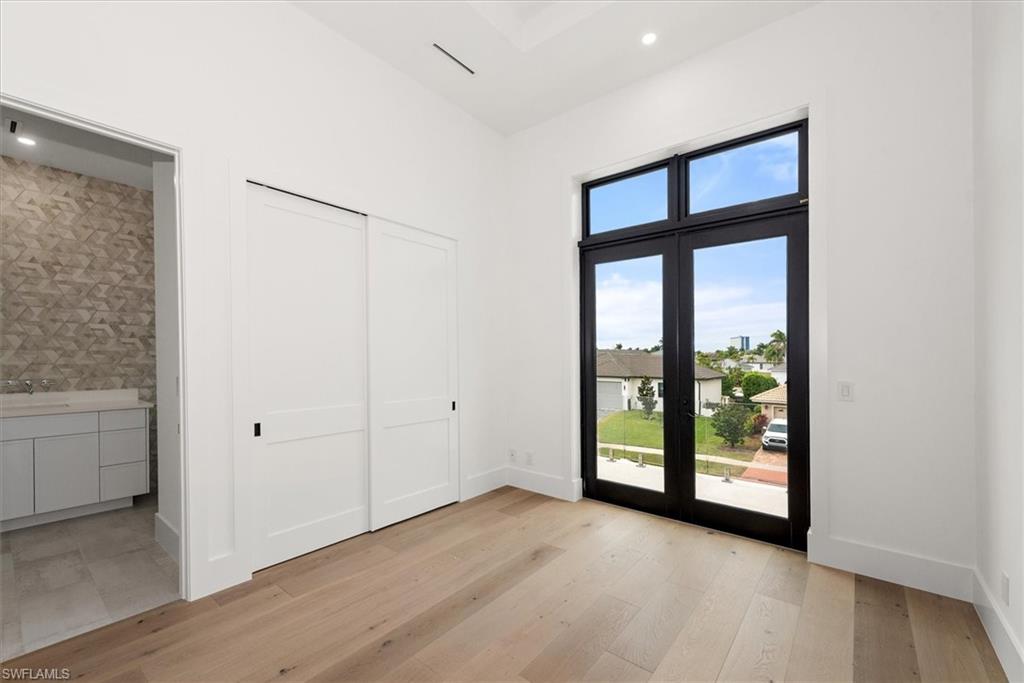 MARCO BEACH - Residential