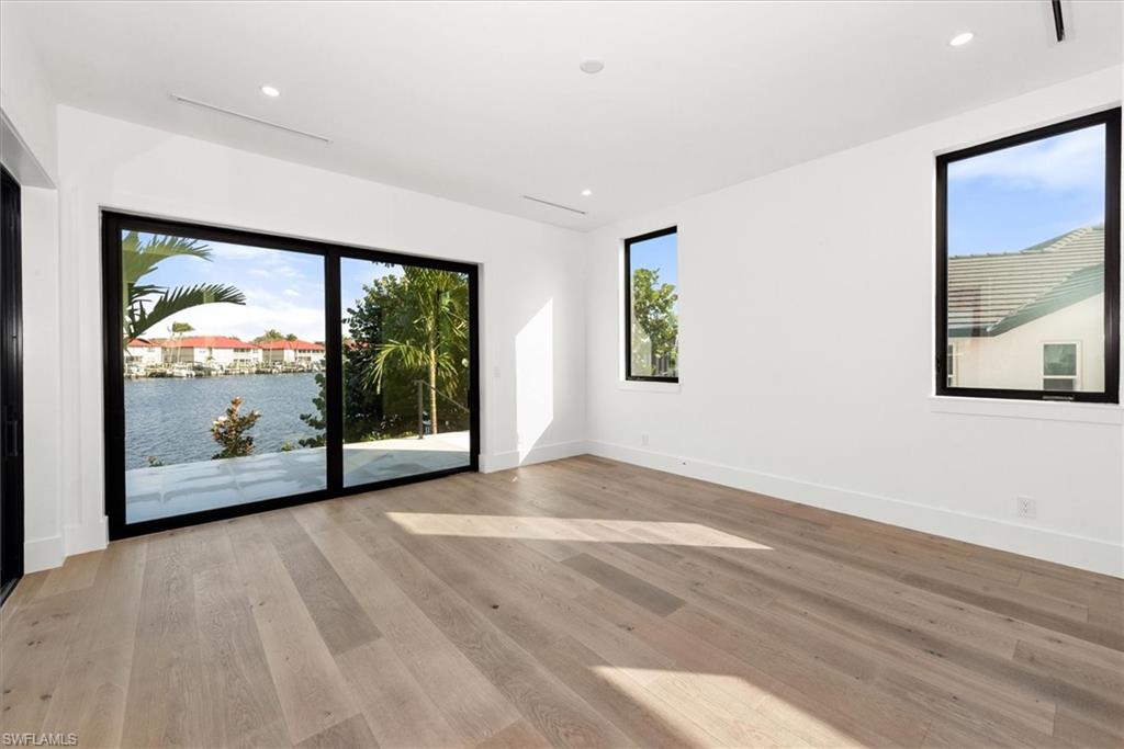 MARCO BEACH - Residential