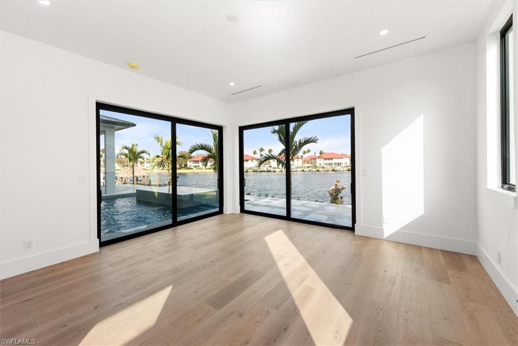 MARCO BEACH - Residential