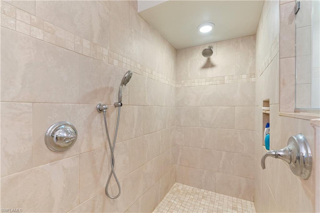 TOWN AND RIVER - Residential