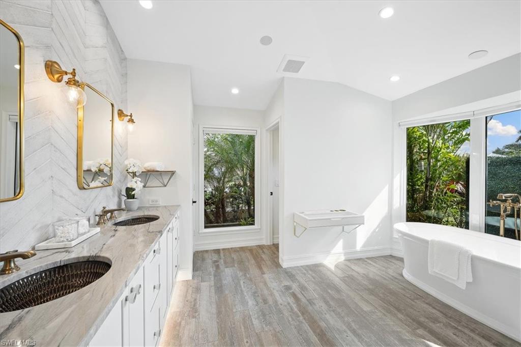 PARK SHORE - Residential