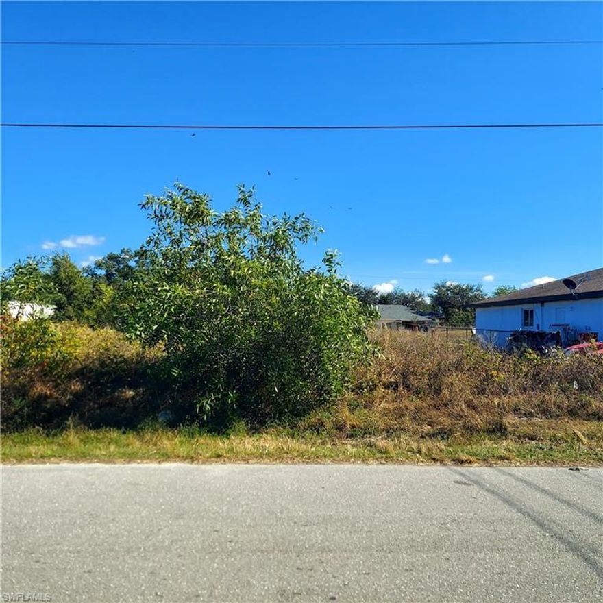AMAZING DUPLEX LOT! This property is located in the very desirable area of Lehigh Acres. Near many parks, schools, restaurants and shopping! Easy access to I-75.