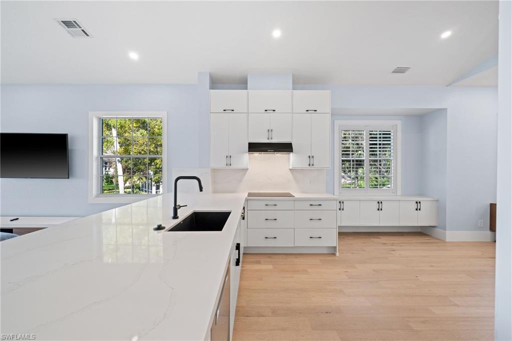 LANCASTER SQUARE - Residential