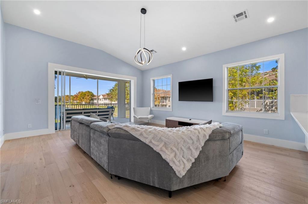 LANCASTER SQUARE - Residential