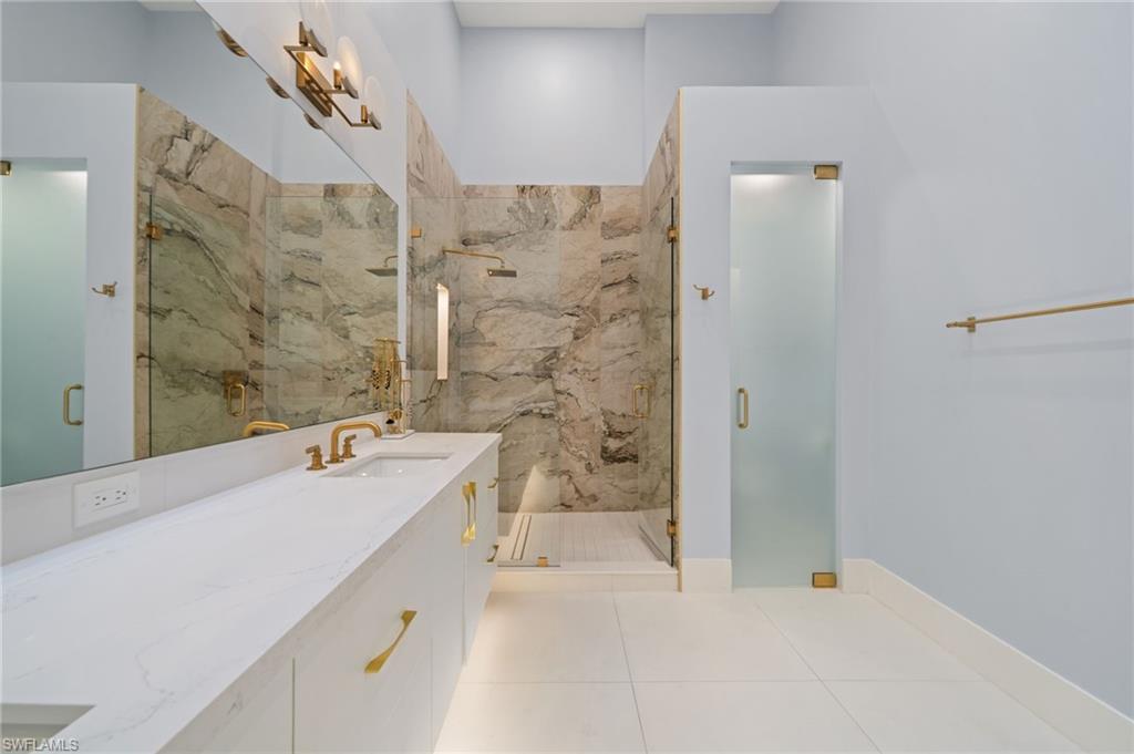 LANCASTER SQUARE - Residential