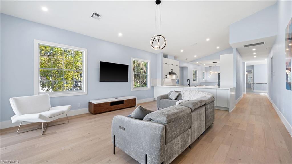 LANCASTER SQUARE - Residential