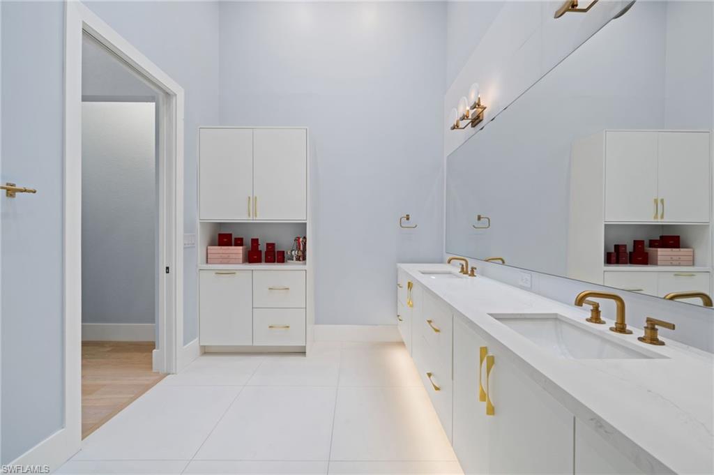 LANCASTER SQUARE - Residential