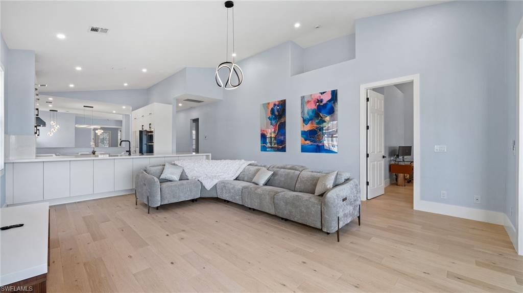 LANCASTER SQUARE - Residential