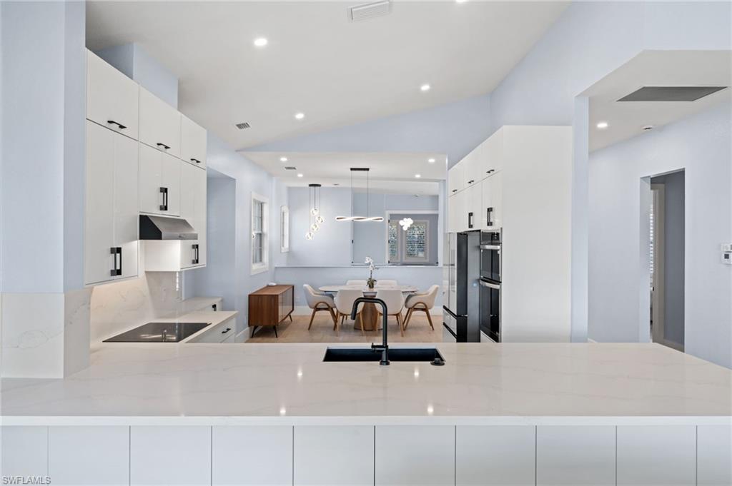 LANCASTER SQUARE - Residential