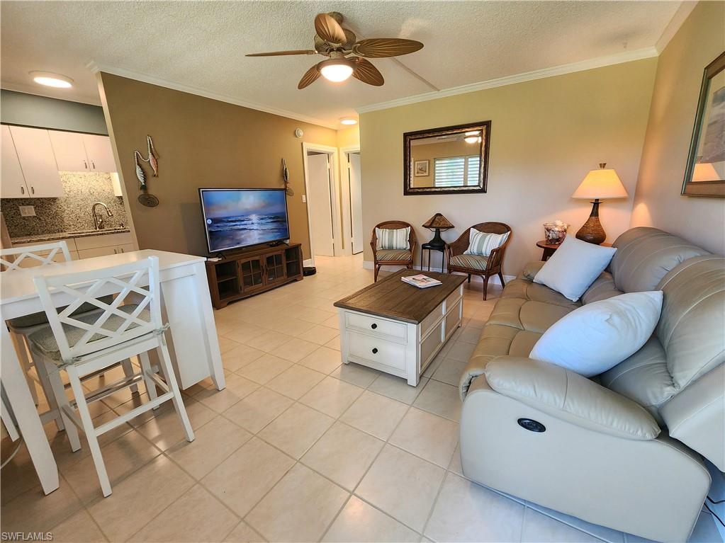 AQUARIUS APTS OF MARCO ISLAND - Residential Lease