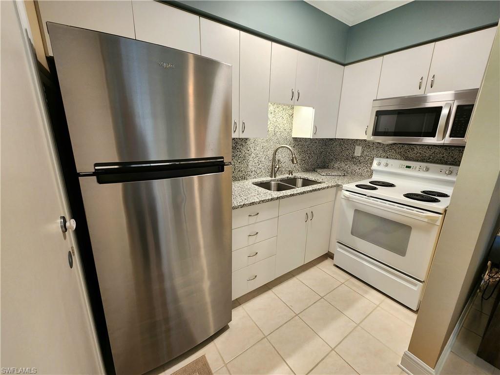 AQUARIUS APTS OF MARCO ISLAND - Residential Lease