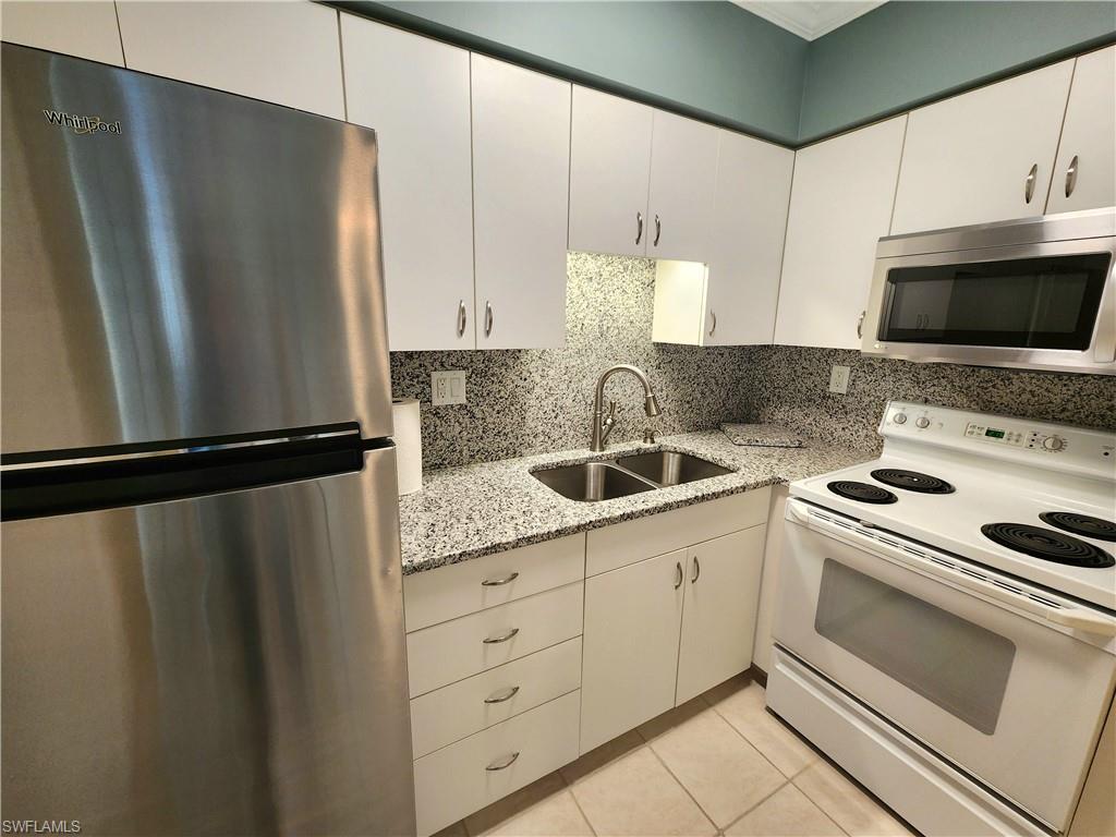 AQUARIUS APTS OF MARCO ISLAND - Residential Lease