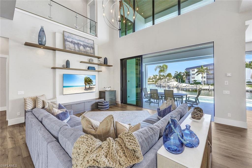 MARCO BEACH - Residential