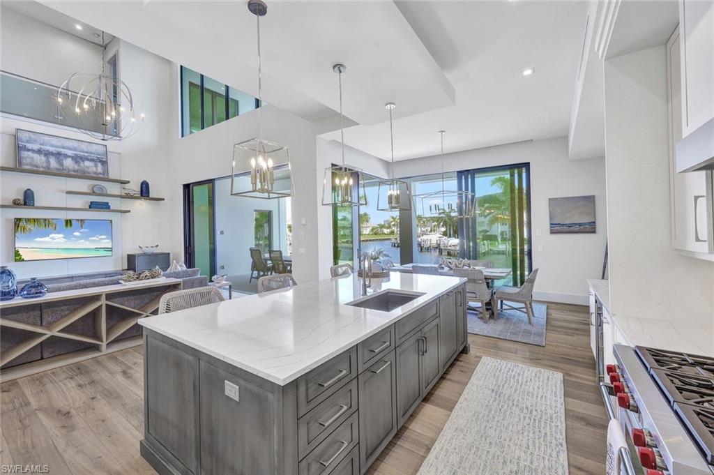 MARCO BEACH - Residential