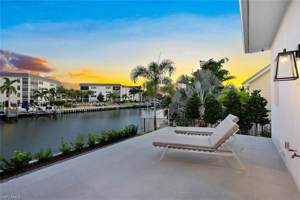 MARCO BEACH - Residential