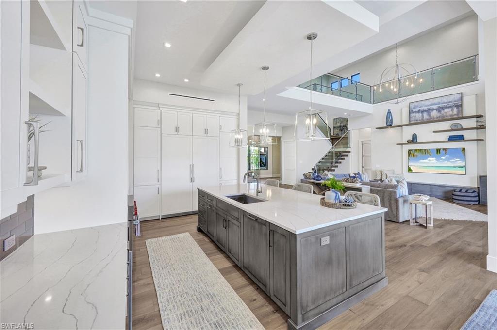 MARCO BEACH - Residential