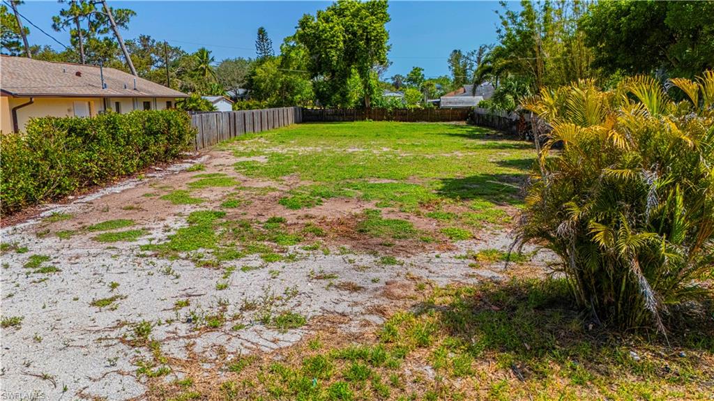 IMPERIAL SHORES - Land