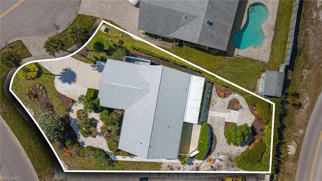 Photo of 1036 Lake Shore CT, NAPLES, FL 34103 (MLS # 226016417)
