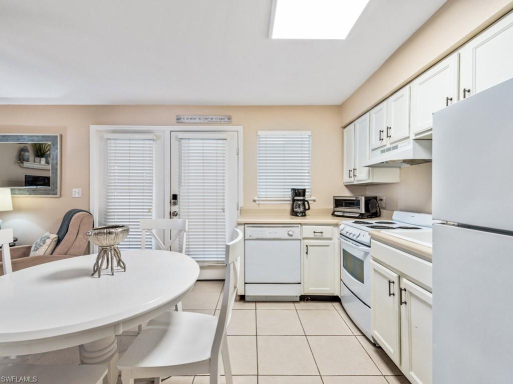 FIFTH AVENUE BEACH CLUB - Residential