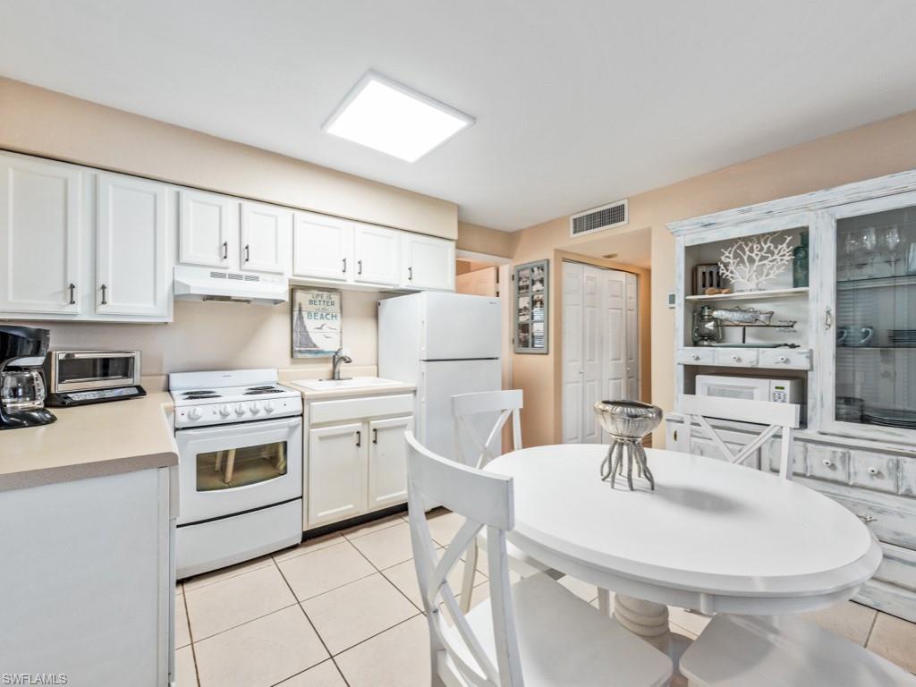 FIFTH AVENUE BEACH CLUB - Residential