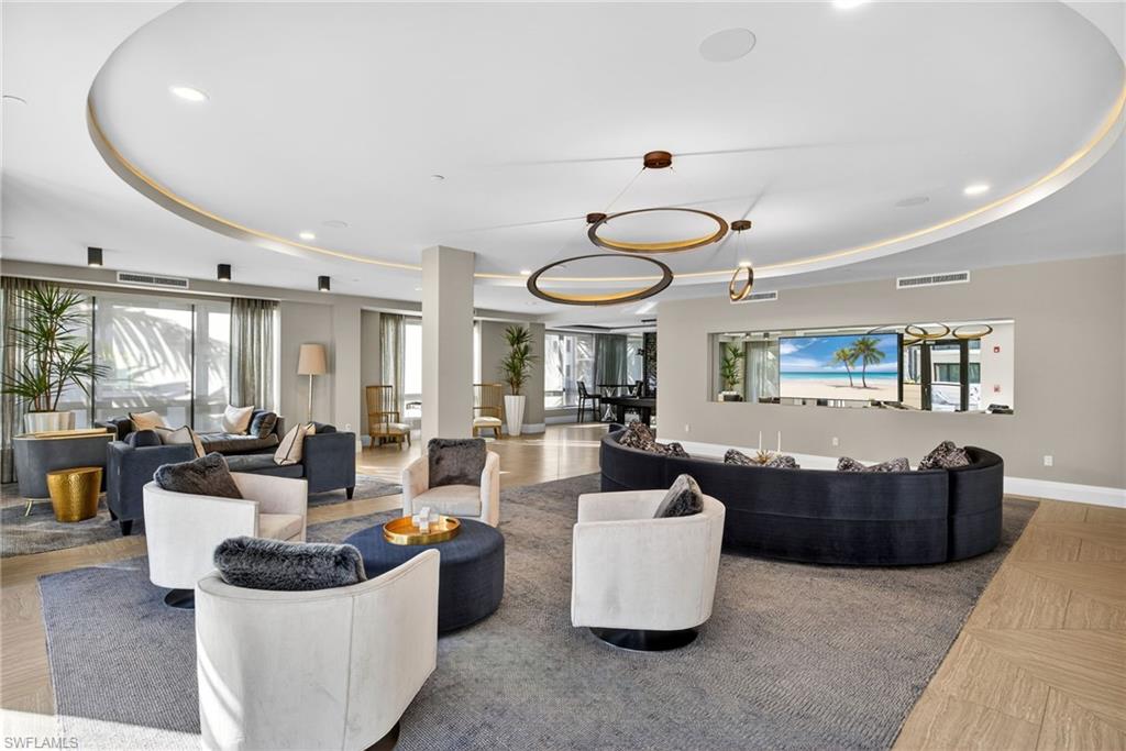 NAPLES SQUARE - Residential