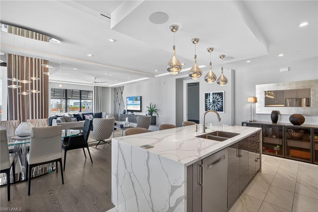 NAPLES SQUARE - Residential