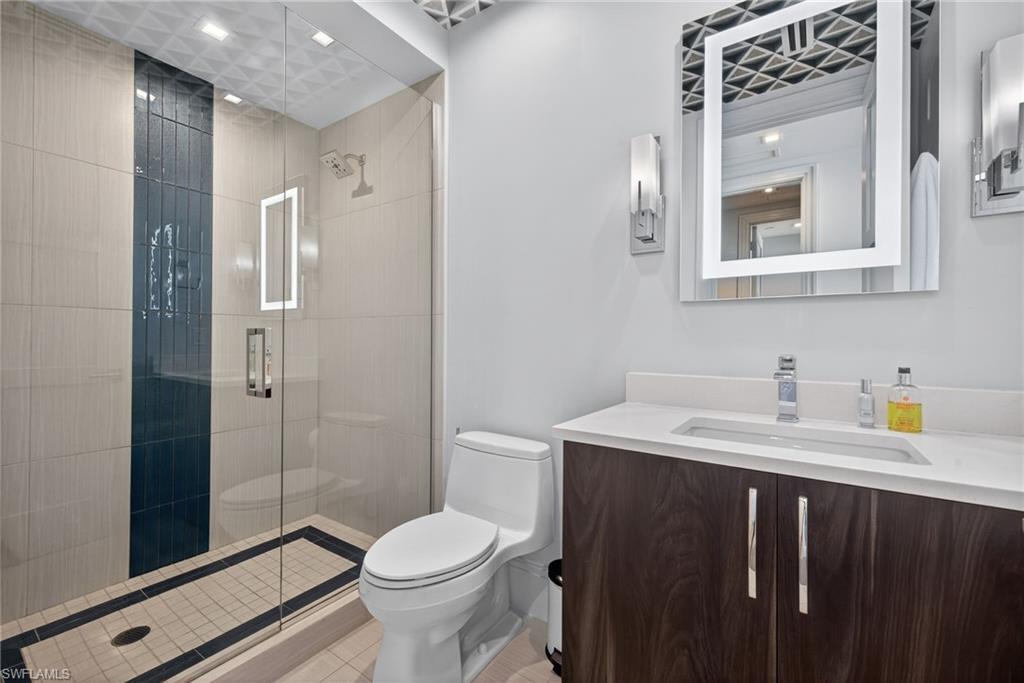 NAPLES SQUARE - Residential