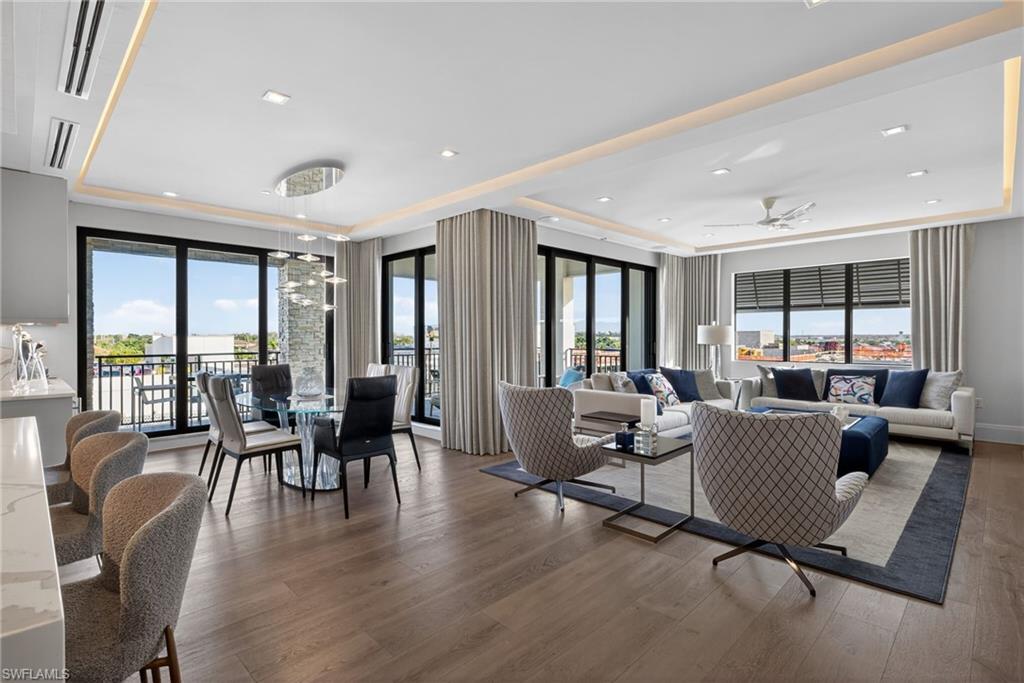 NAPLES SQUARE - Residential