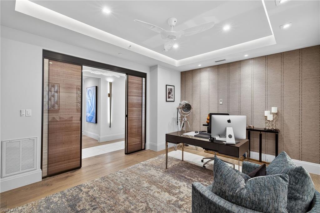 NAPLES SQUARE - Residential