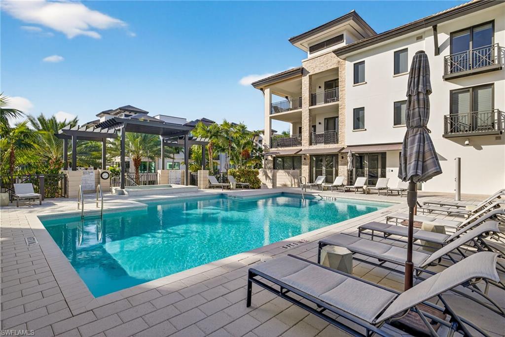 NAPLES SQUARE - Residential