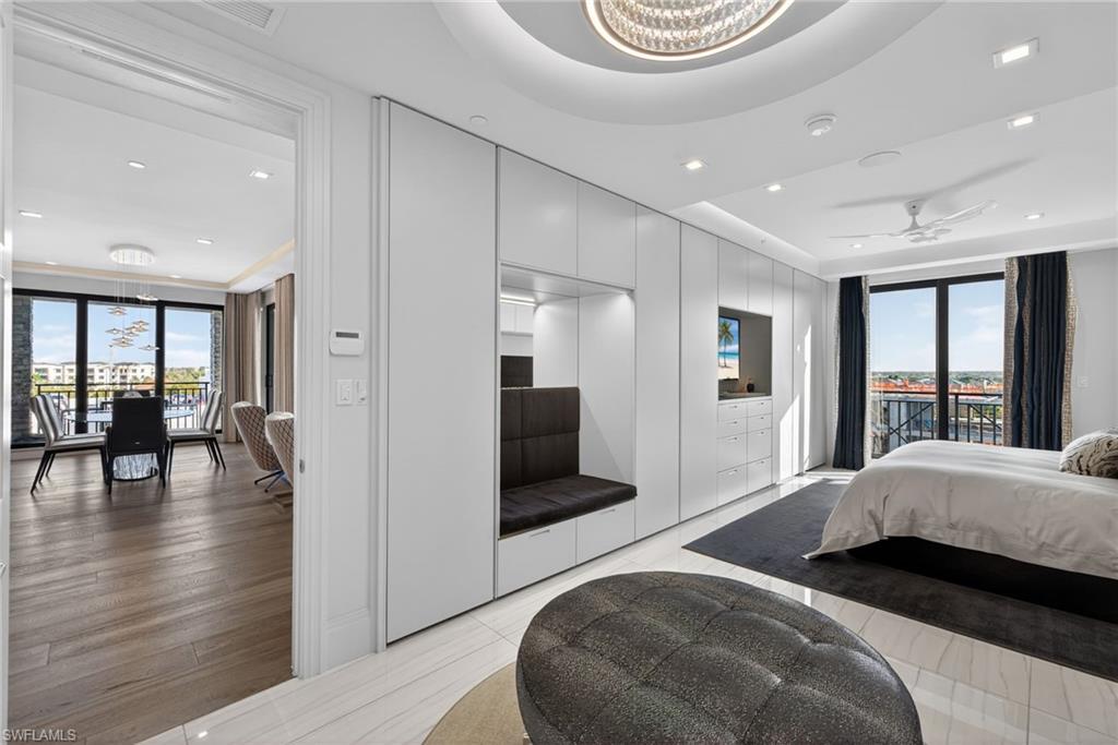 NAPLES SQUARE - Residential