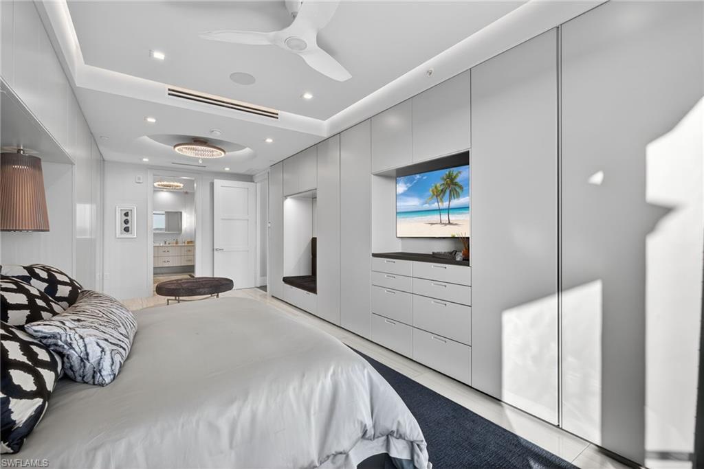 NAPLES SQUARE - Residential