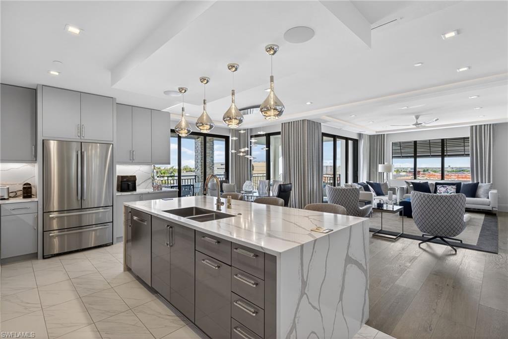 NAPLES SQUARE - Residential