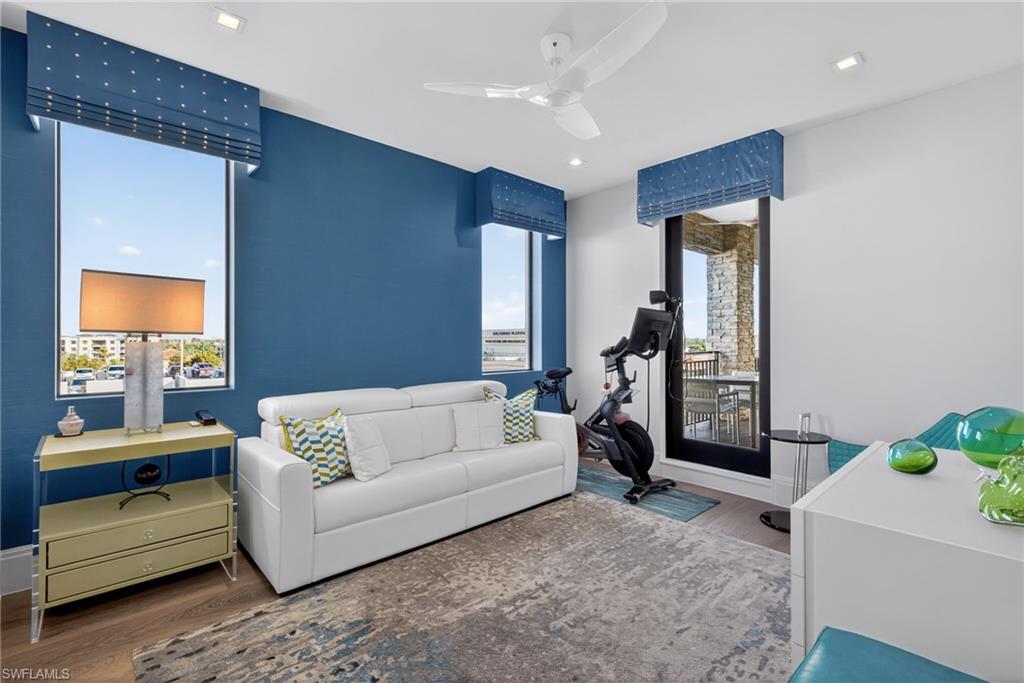 NAPLES SQUARE - Residential