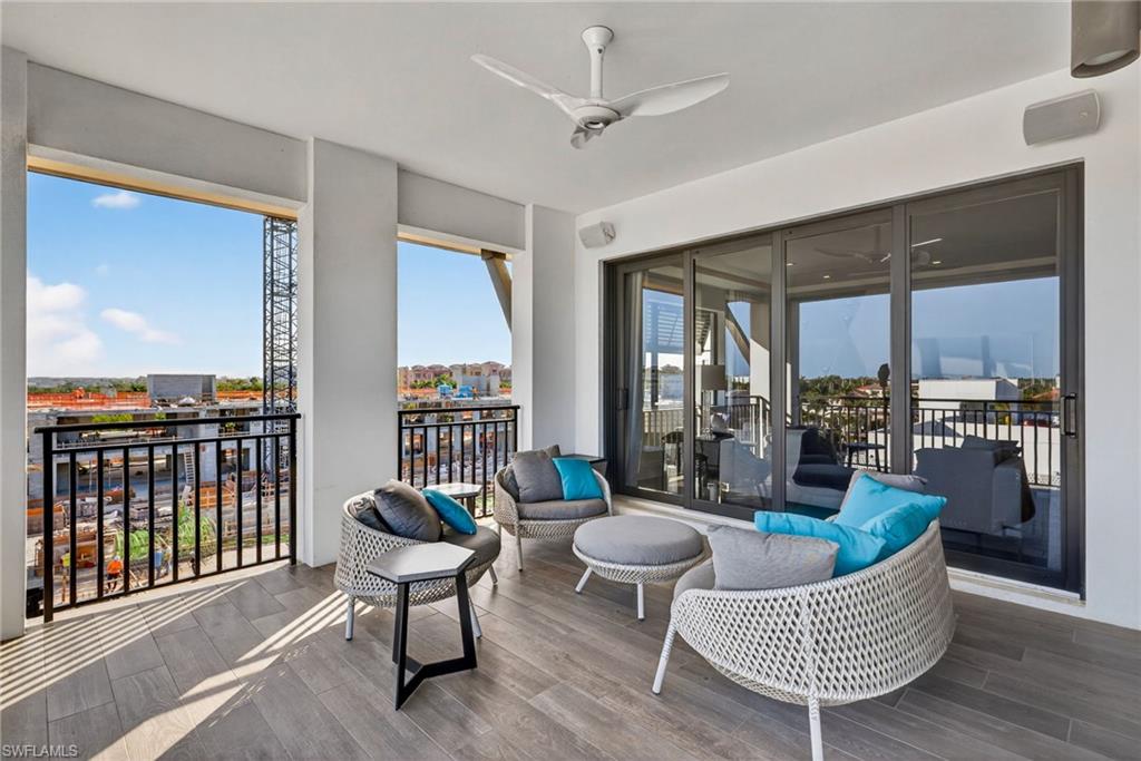 NAPLES SQUARE - Residential