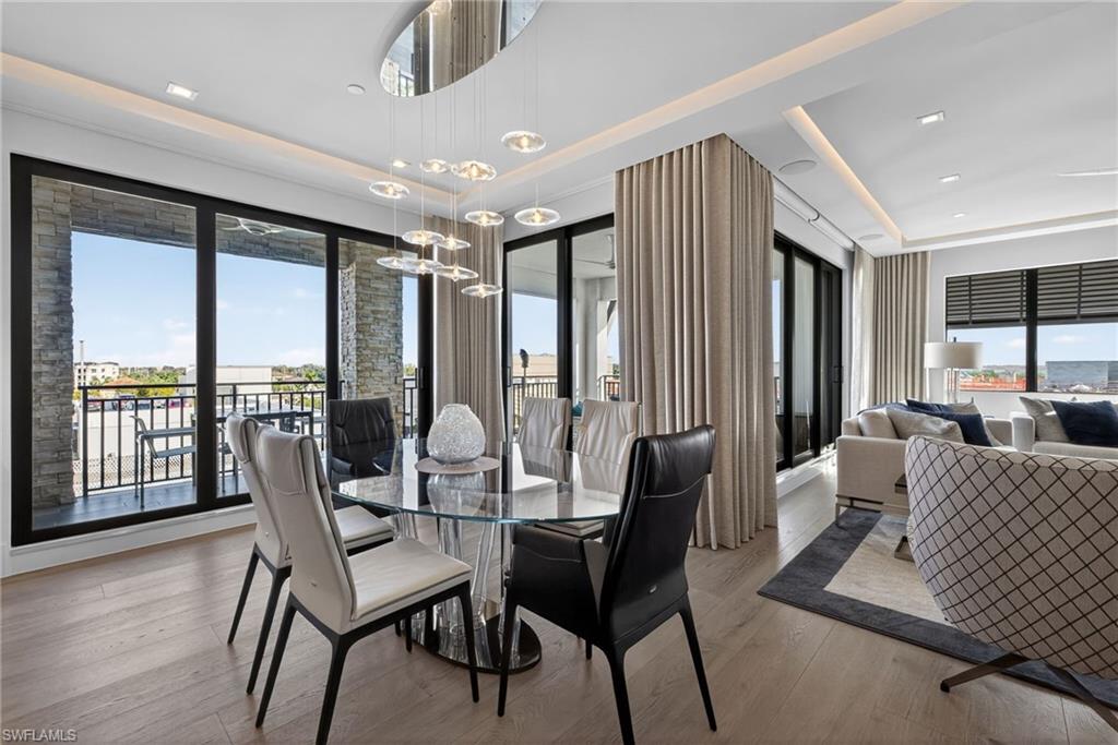 NAPLES SQUARE - Residential