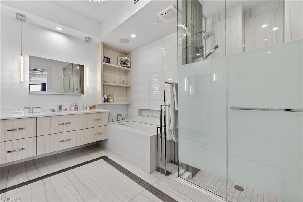 NAPLES SQUARE - Residential